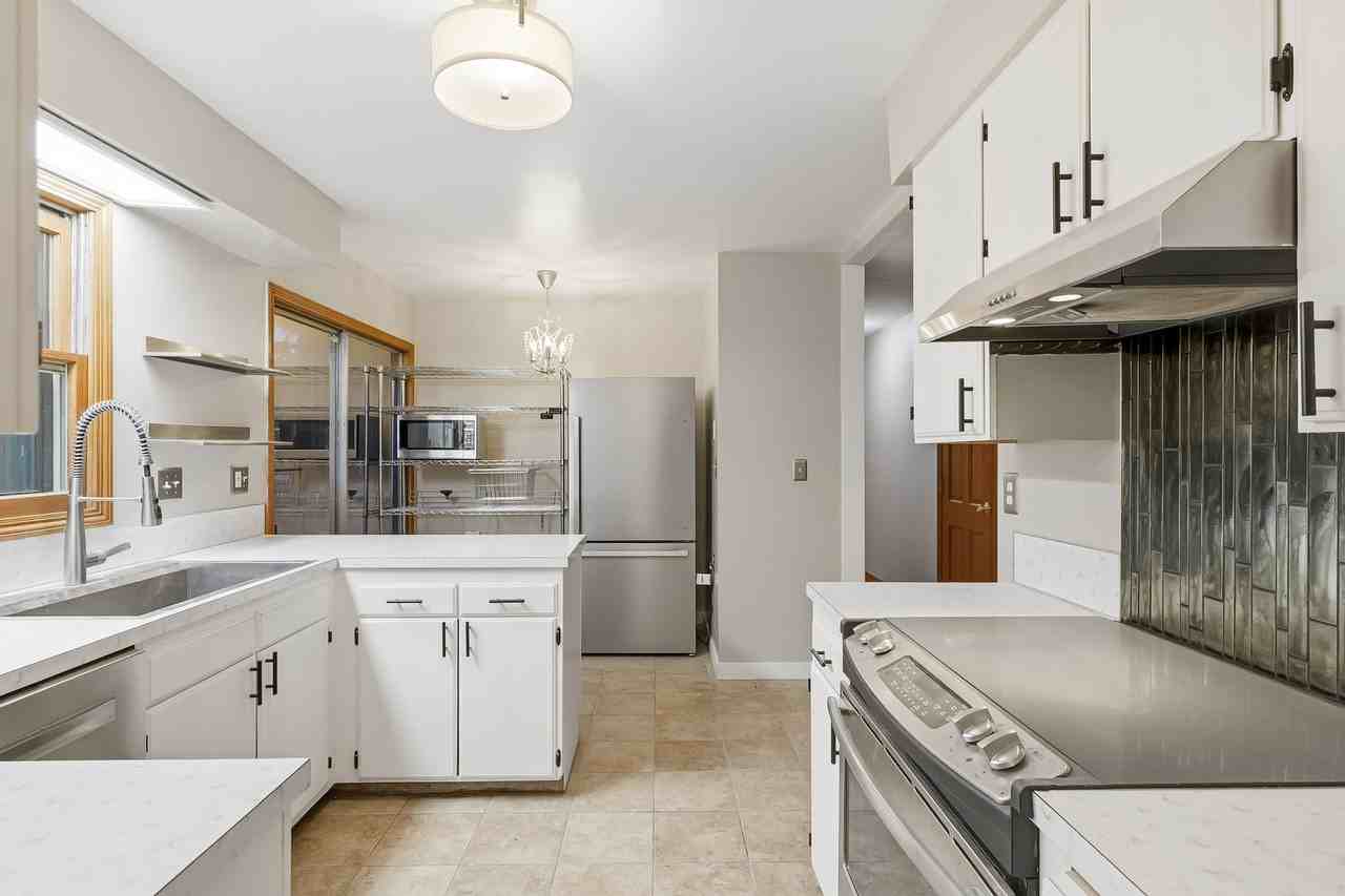 1421 Laburnum Way - Photo 6 of 21