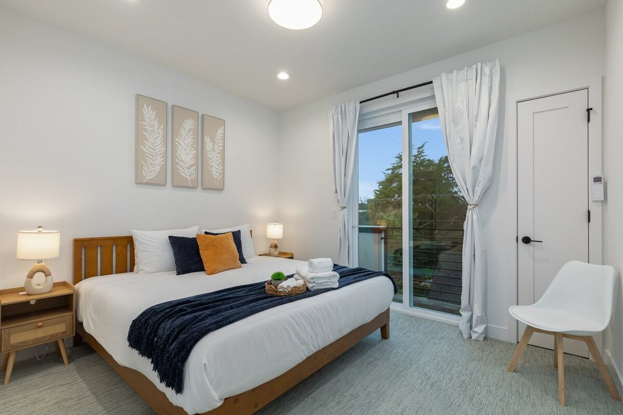 129 11th Ave E #1375347P - Photo 2 of 37