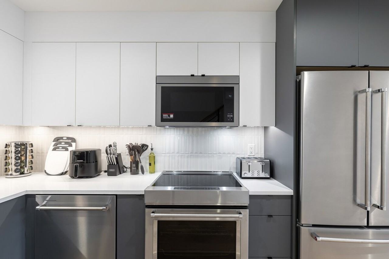 129 11th Ave E #1375347P - Photo 4 of 37