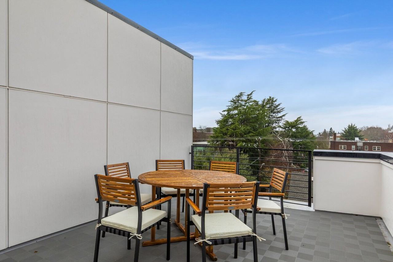 129 11th Ave E #1375347P - Photo 5 of 37