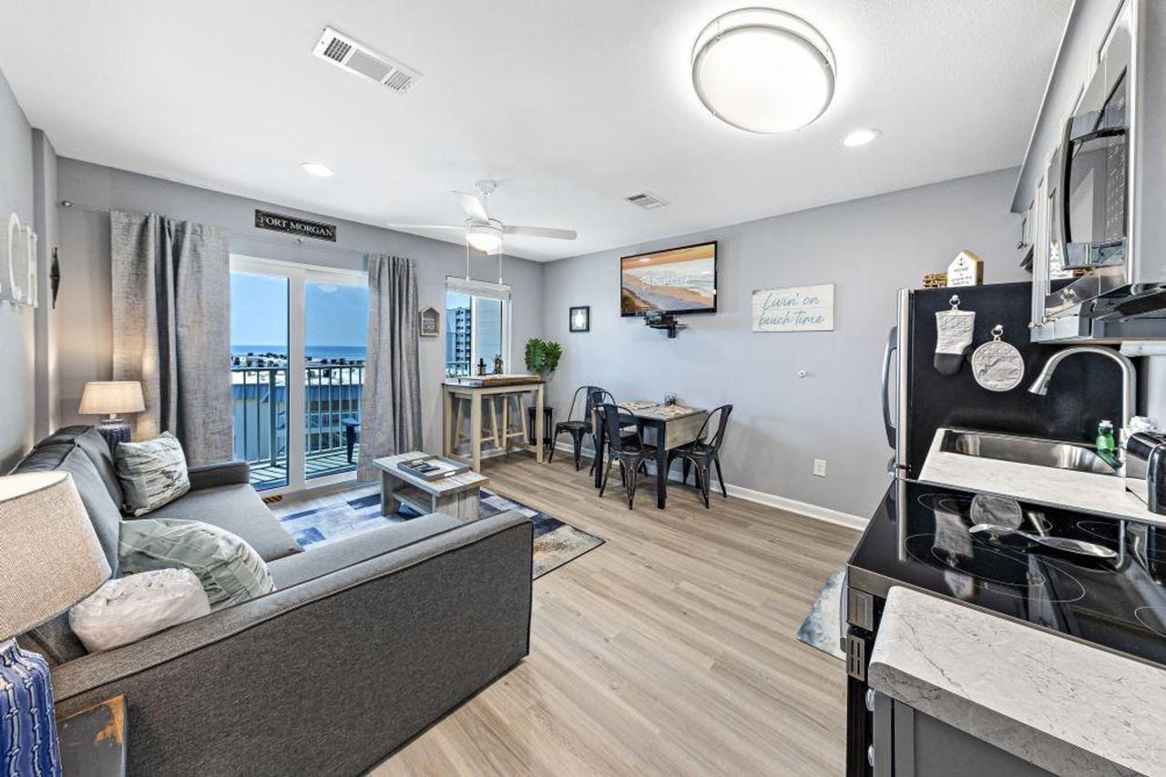 405 Plantation Rd #1268121P - Photo 2 of 25