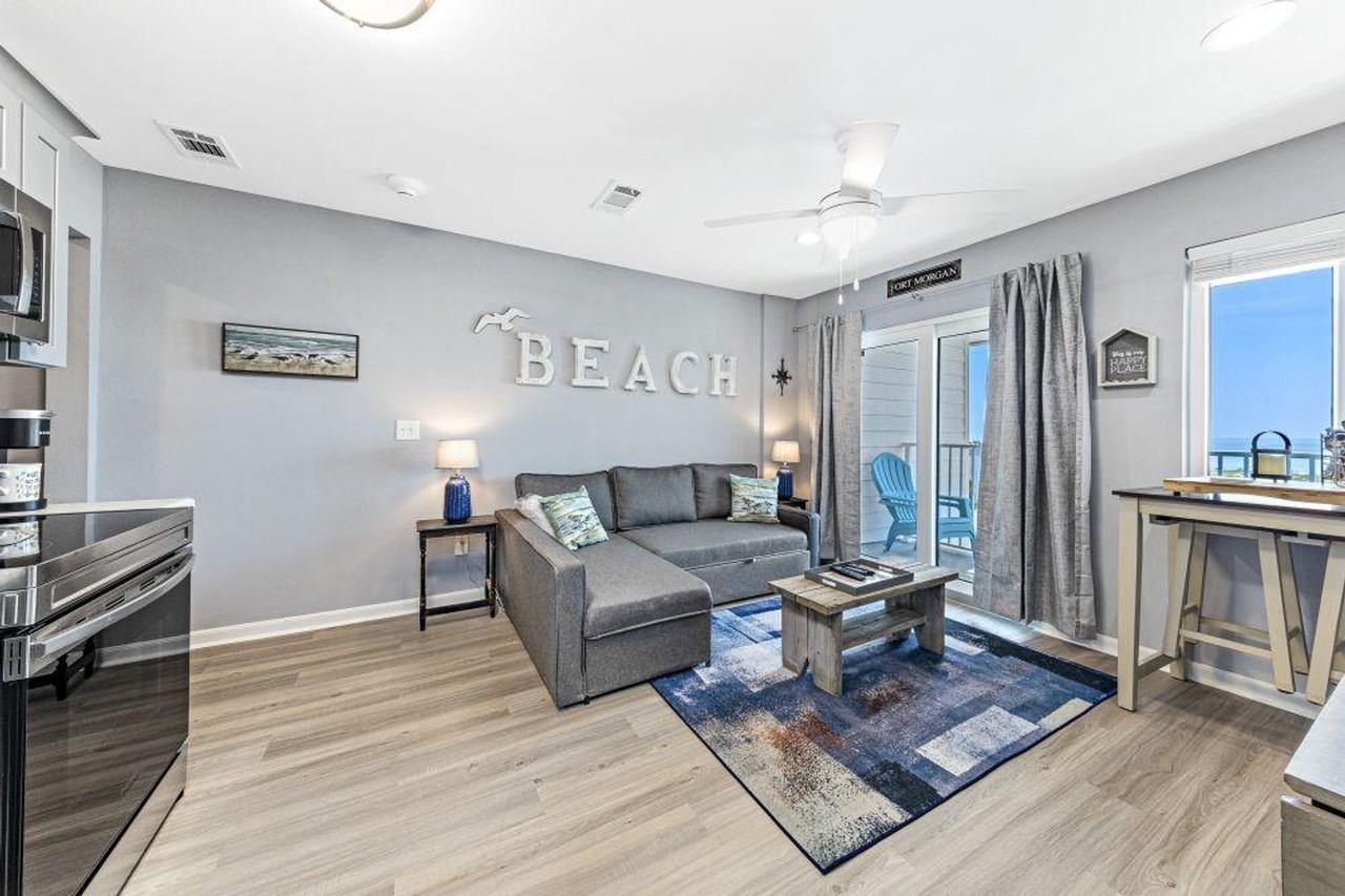 405 Plantation Rd #1268121P - Photo 3 of 25