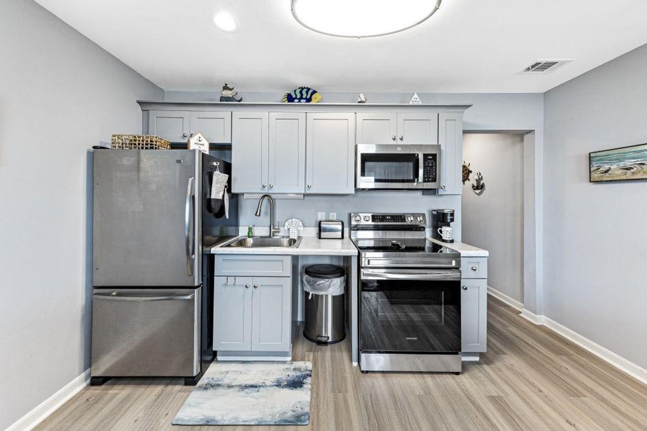 405 Plantation Rd #1268121P - Photo 6 of 25