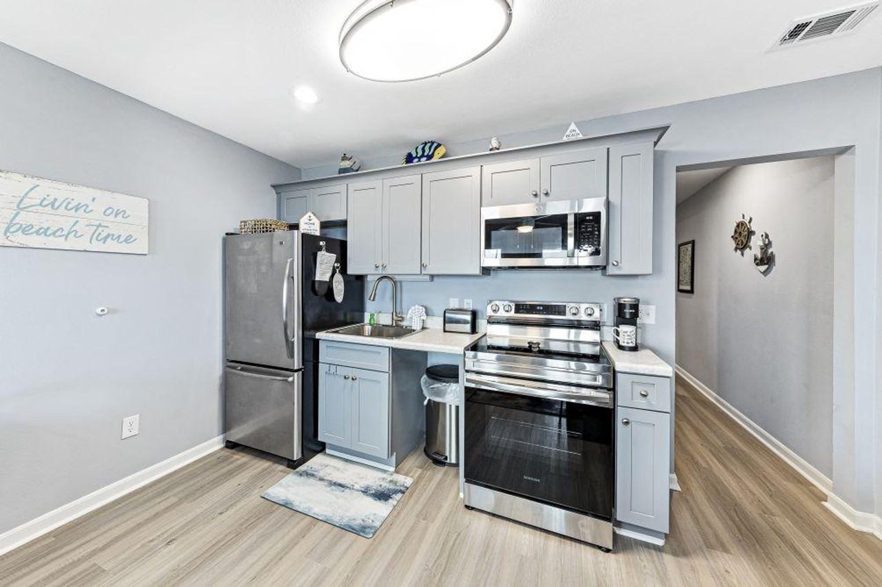 405 Plantation Rd #1268121P - Photo 7 of 25