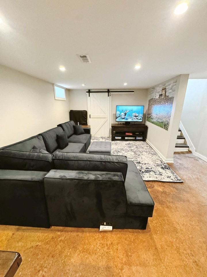 1012 N Lawrence St #1321342P - Photo 2 of 27