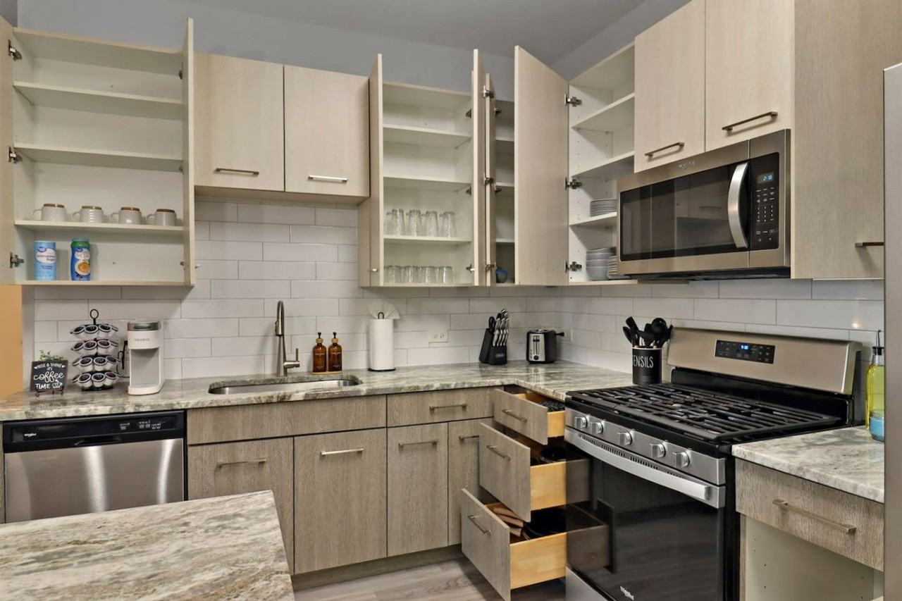 28294 Ferry Rd #1366989P - Photo 4 of 50