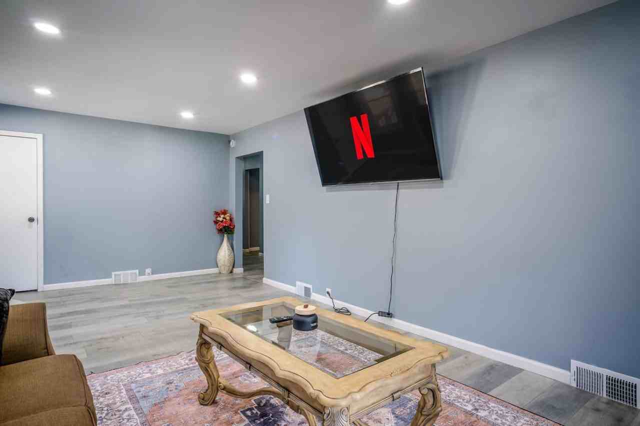 176 E Grand Ave #1374786P - Photo 6 of 42