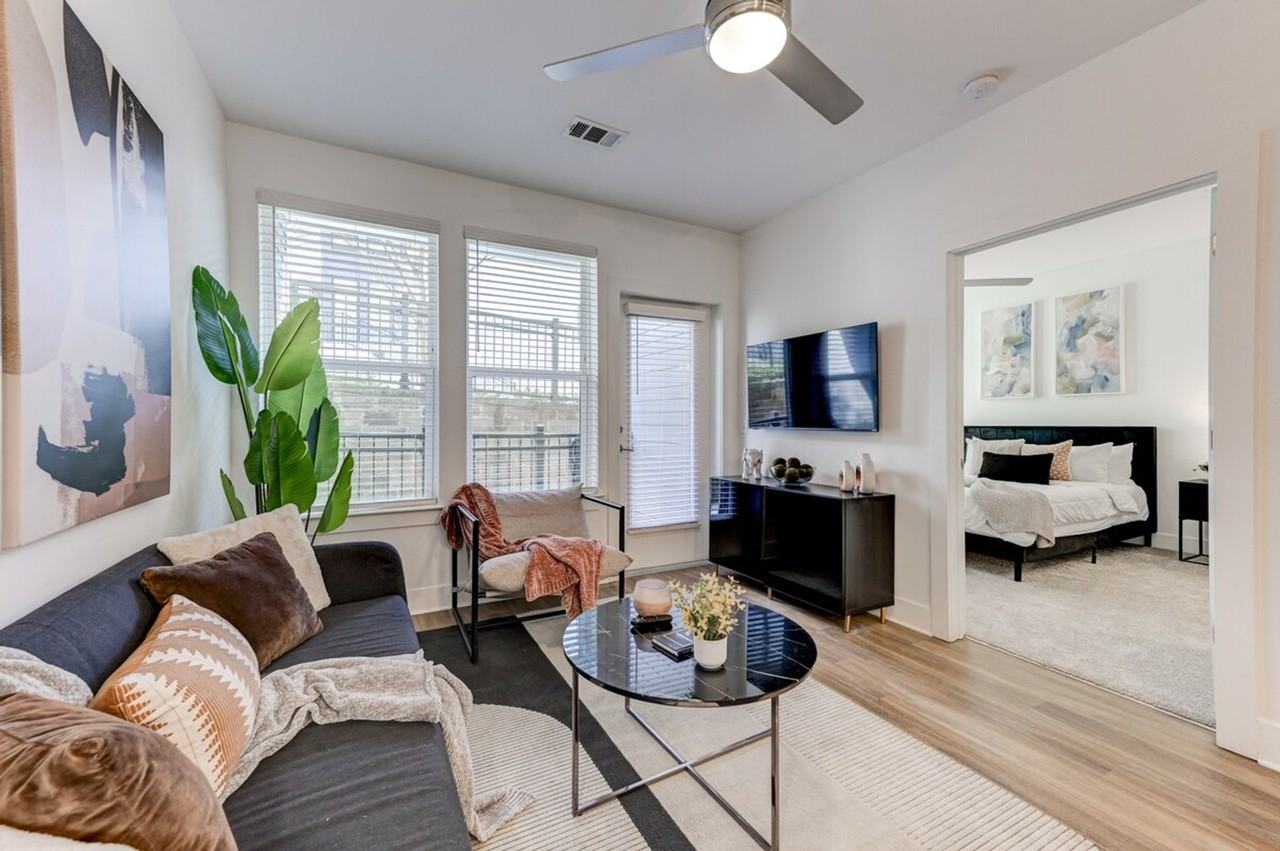 308 Gibson St Se #1376620P - Photo 3 of 24