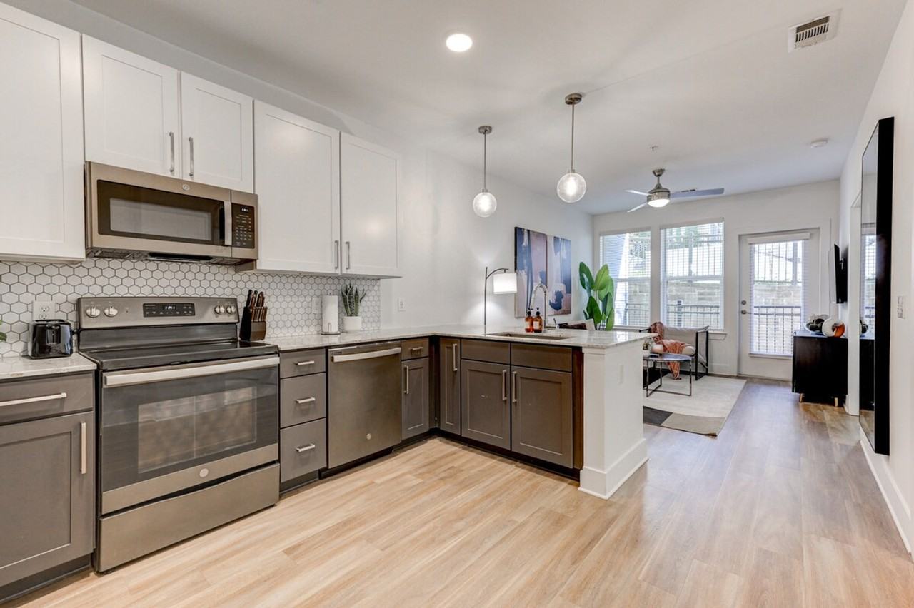 308 Gibson St Se #1376620P - Photo 5 of 24