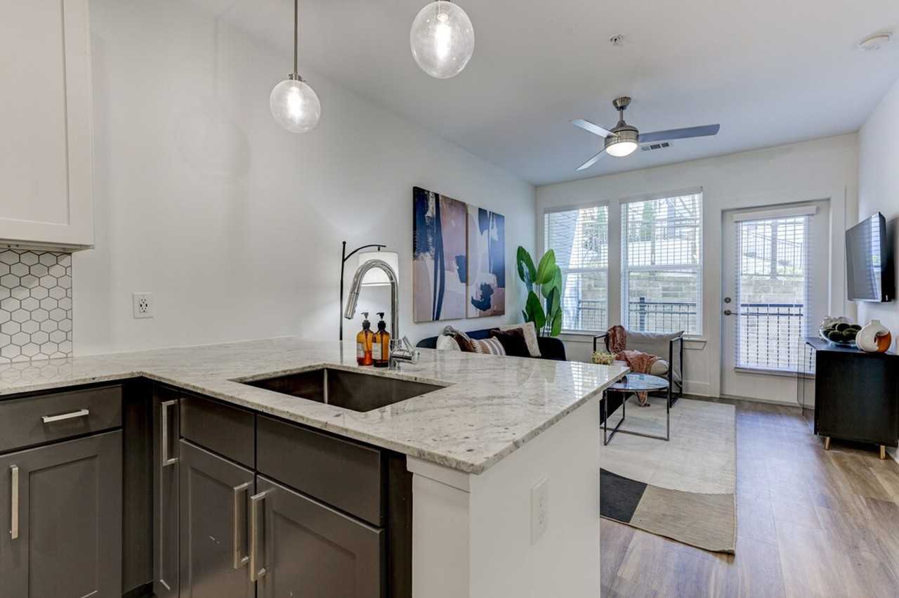 308 Gibson St Se #1376620P - Photo 6 of 24