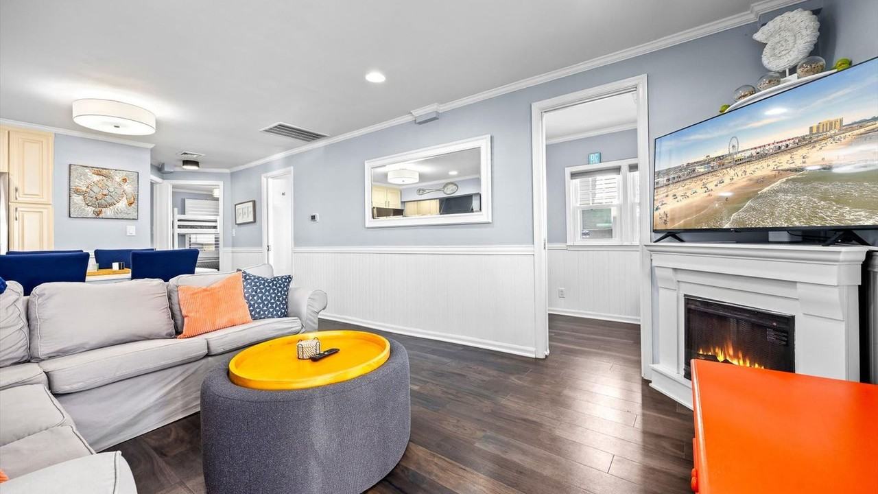 816 Saint James Pl #1377380P - Photo 3 of 26