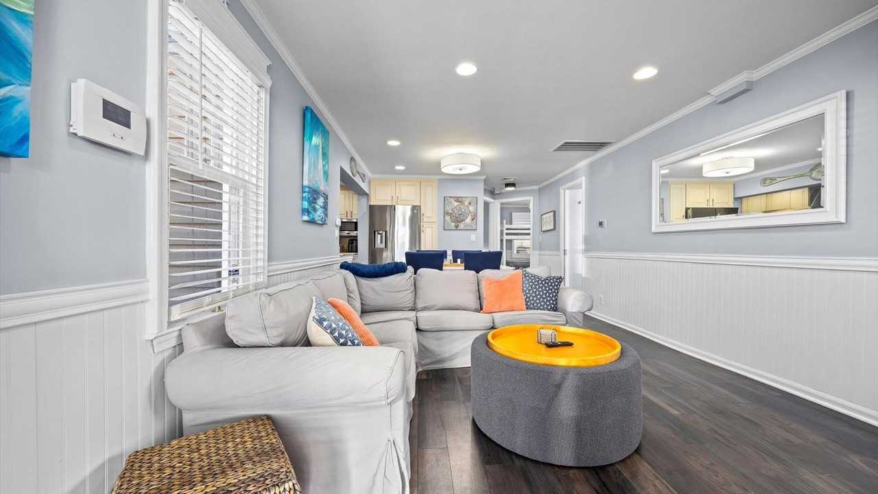 816 Saint James Pl #1377380P - Photo 4 of 26