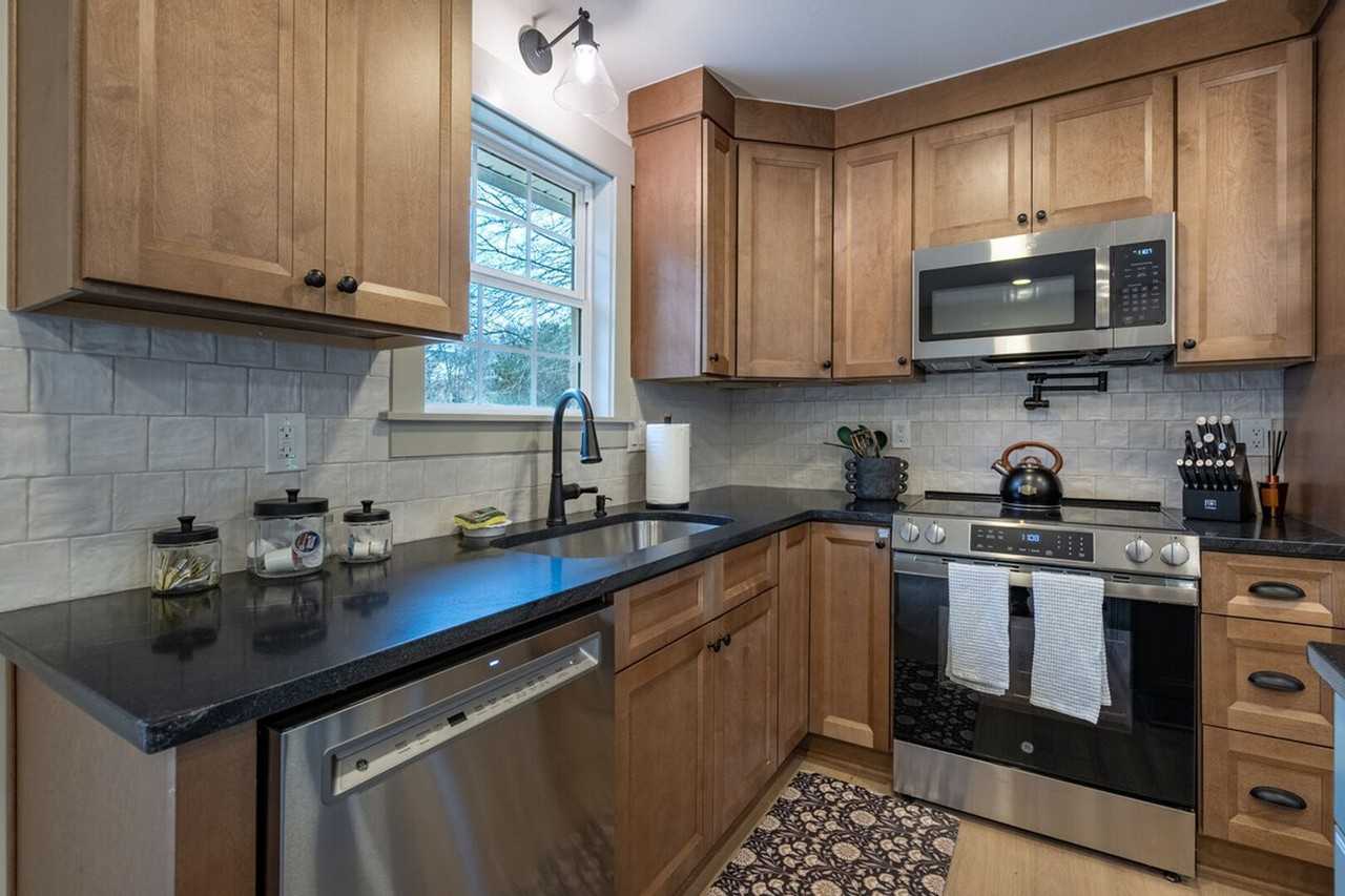 29 Jennifer Ln #1377420P - Photo 4 of 36