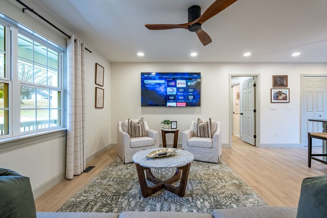 29 Jennifer Ln #1377420P - Photo 5 of 36