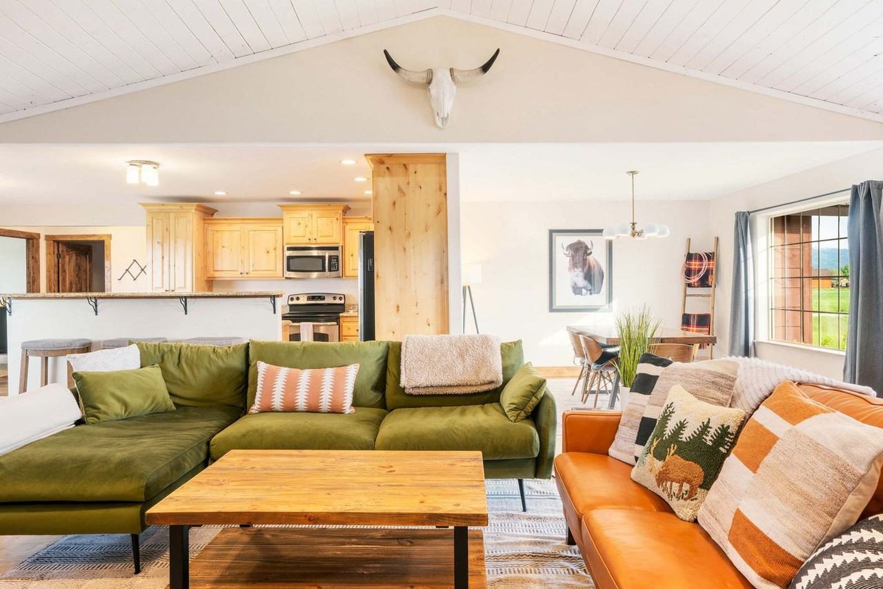 1054 Canoe Loop #1379480P - Photo 2 of 36