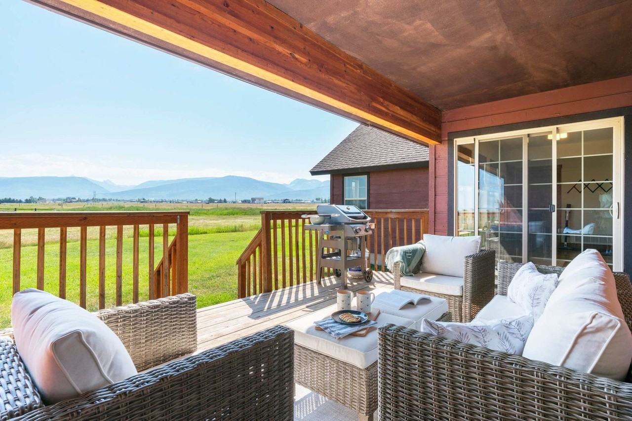 1054 Canoe Loop #1379480P - Photo 6 of 36