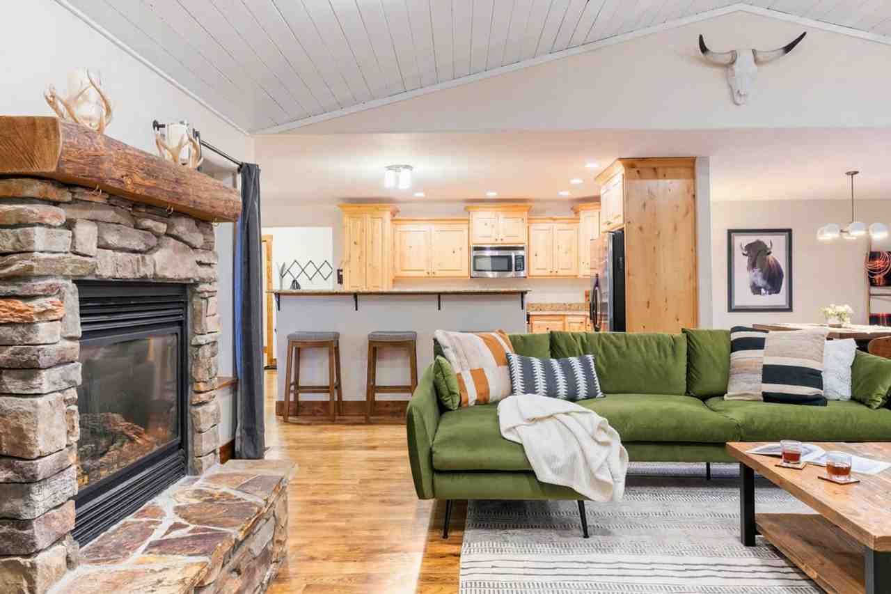 1054 Canoe Loop #1379480P - Photo 7 of 36