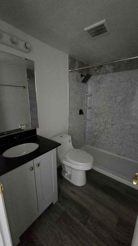 4606 W Gray St #204 - Photo 7 of 9