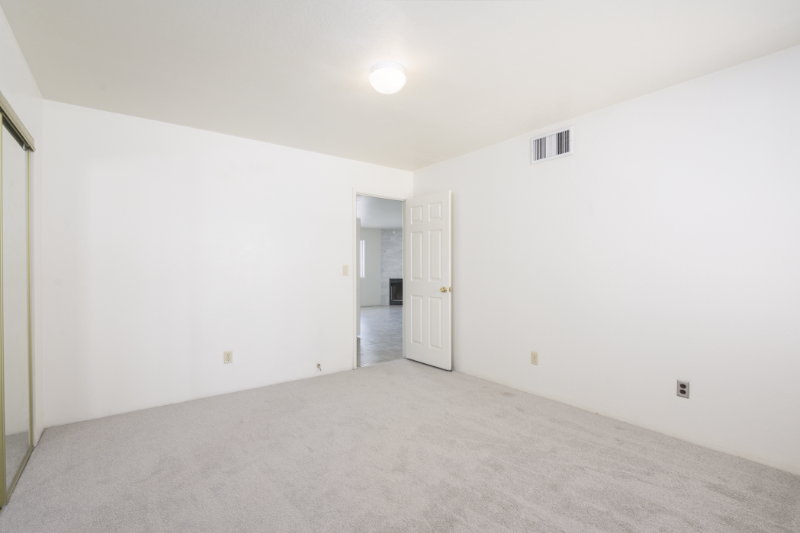 1647 E Lester St - Photo 6 of 14