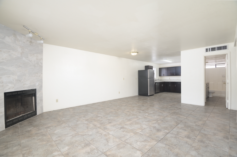 1649 E Lester St - Photo 4 of 14