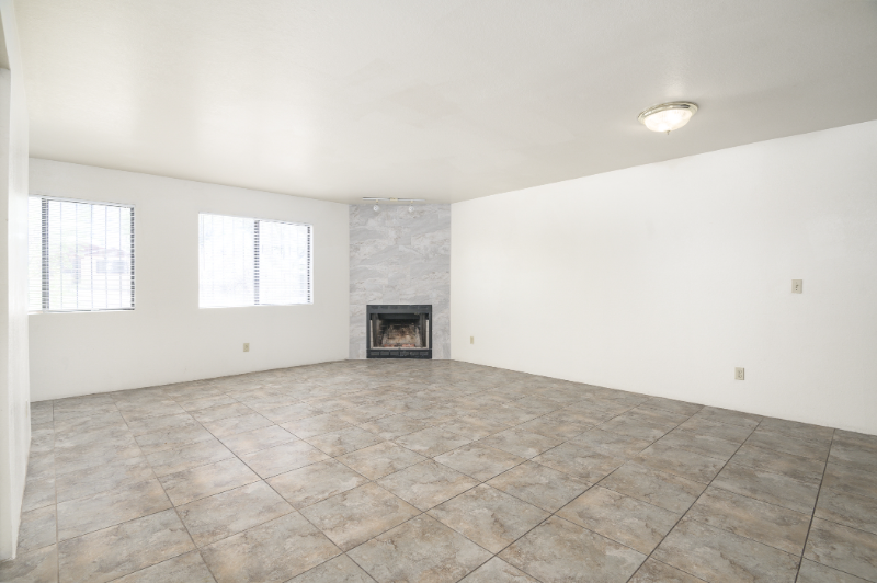 1649 E Lester St - Photo 5 of 14