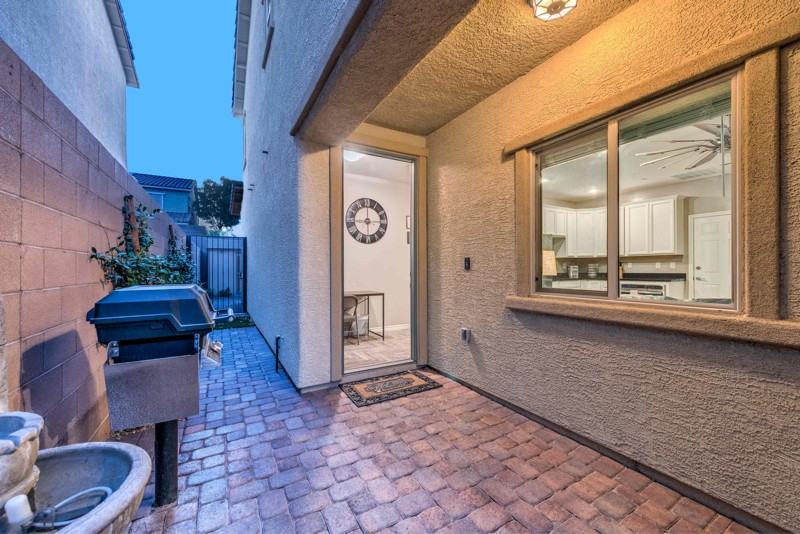 993 River Garden Ct - Photo 3 of 11