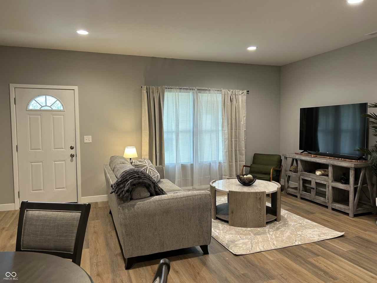 2809 N Talbott St #A - Photo 3 of 26