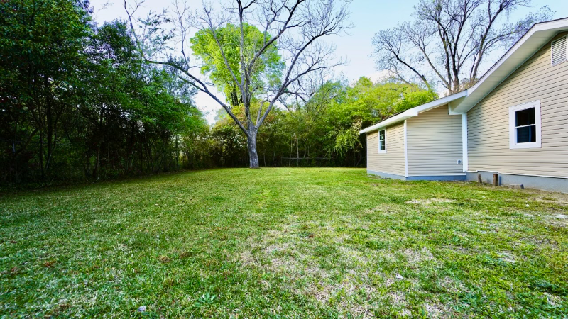 311 S 2nd St - Photo 3 of 19