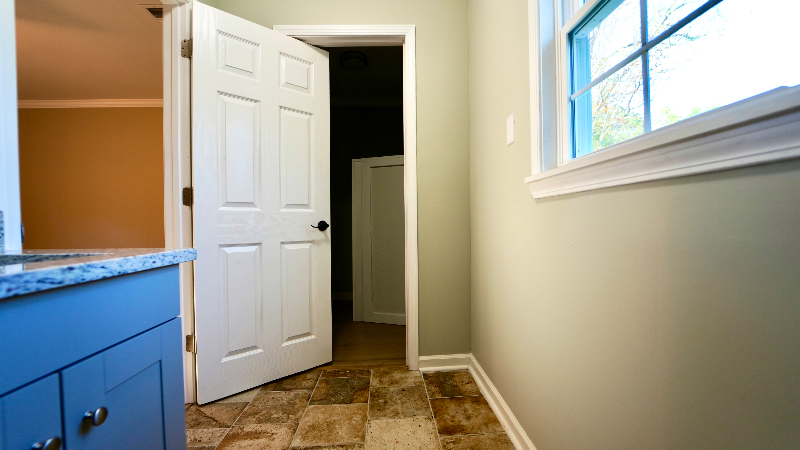 311 S 2nd St - Photo 6 of 19