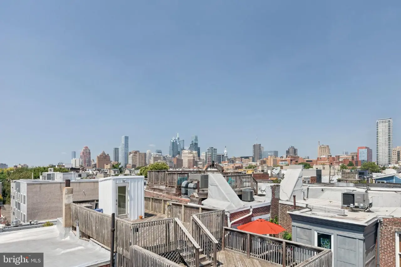 635 Fitzwater St #03 - Photo 2 of 12