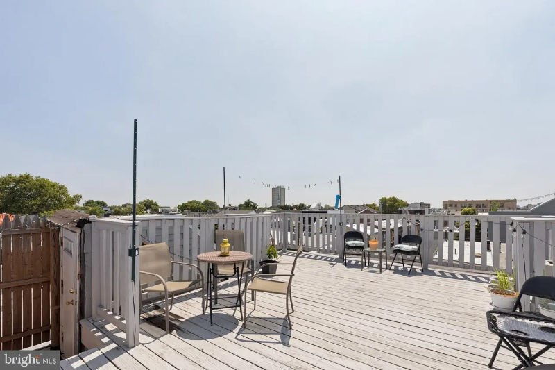 635 Fitzwater St #03 - Photo 3 of 12