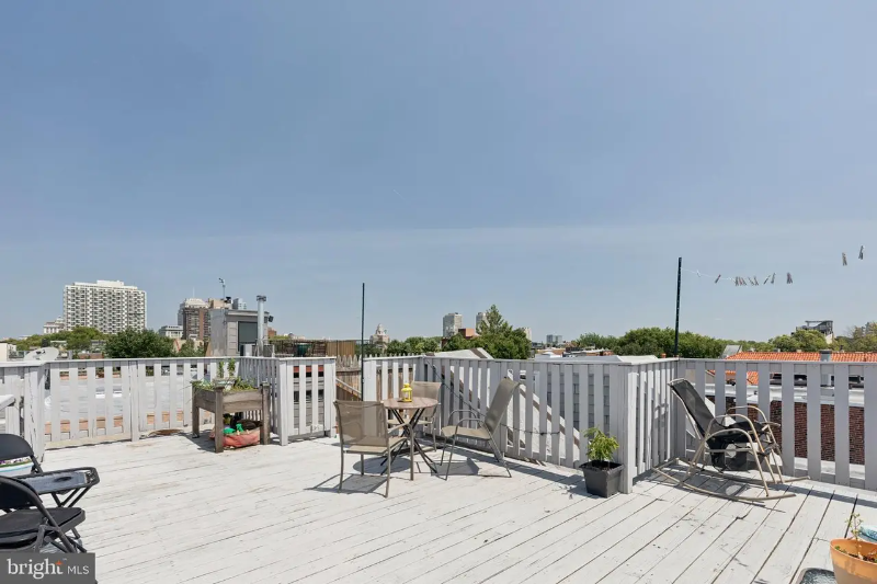 635 Fitzwater St #03 - Photo 4 of 12