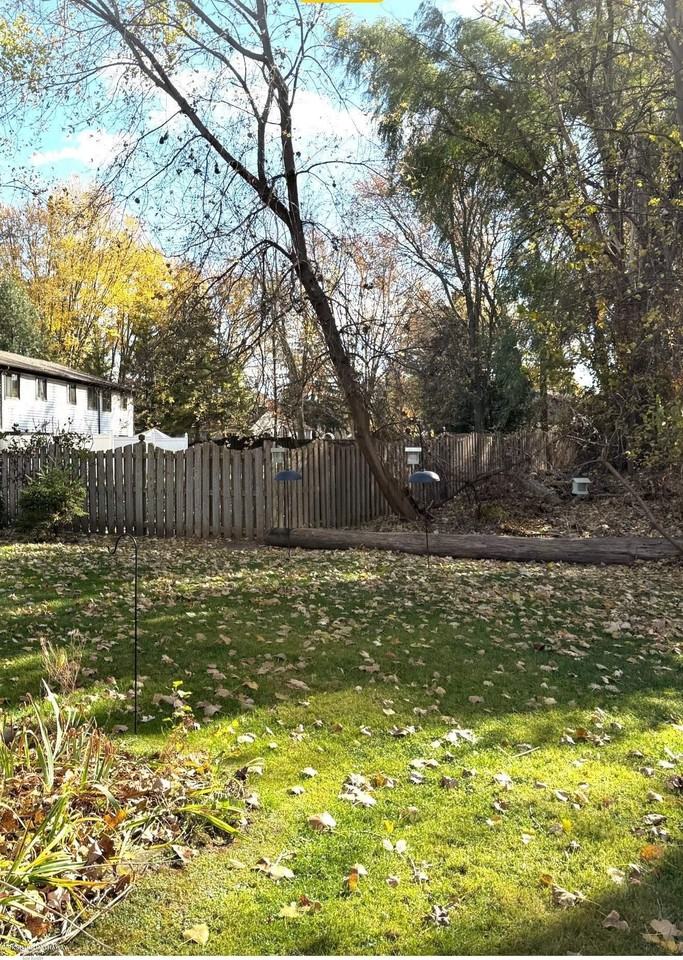 8510 Annsbury Dr - Photo 4 of 25