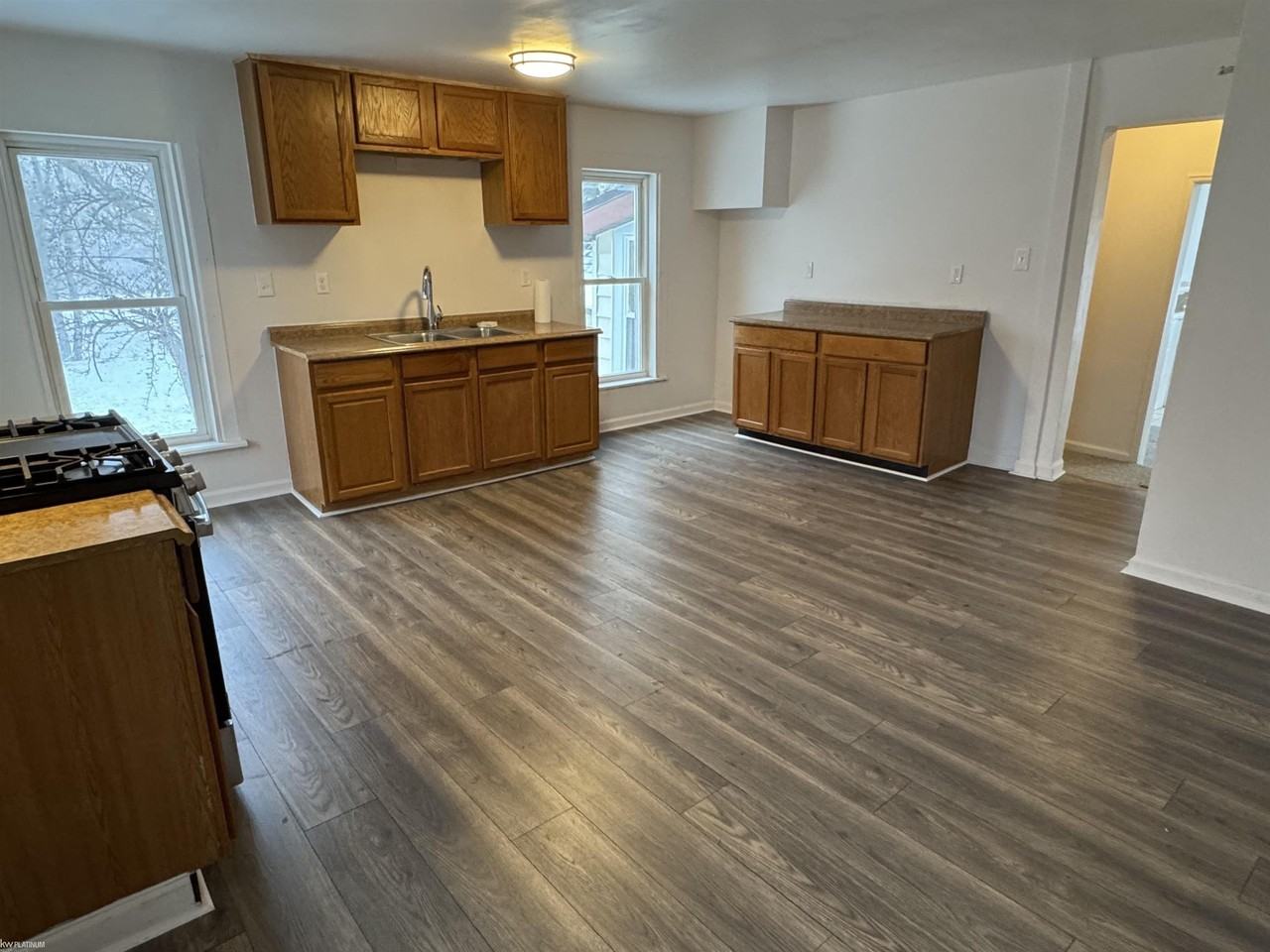 823 Beard St - Photo 4 of 19