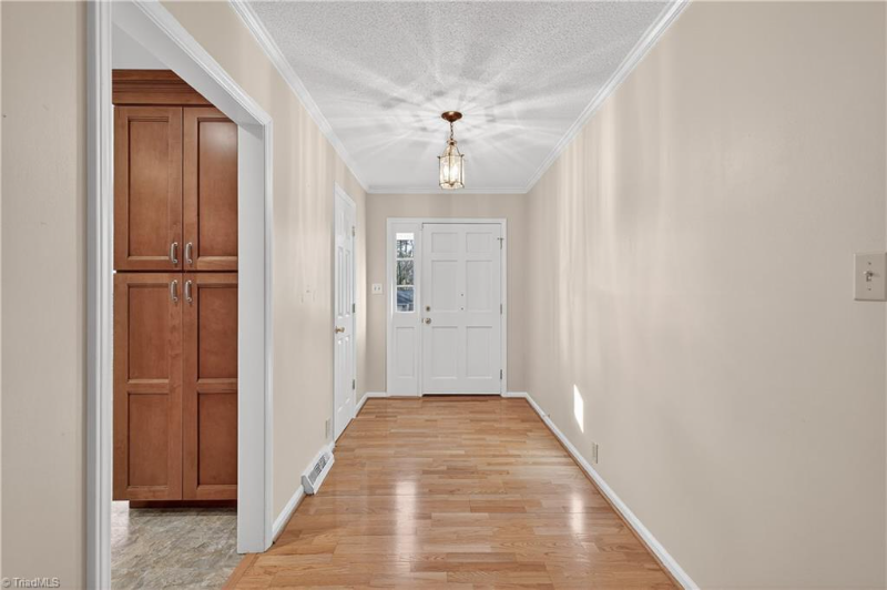 3041 Forest Line Dr - Photo 3 of 19