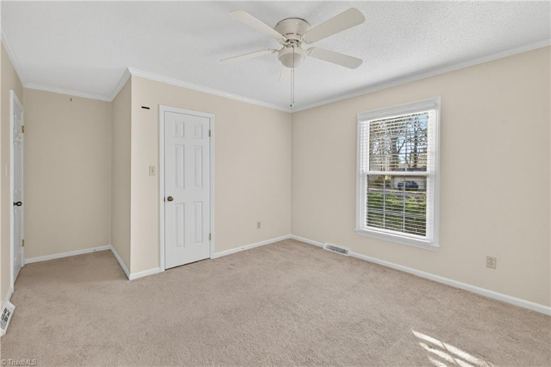 3041 Forest Line Dr - Photo 3 of 25