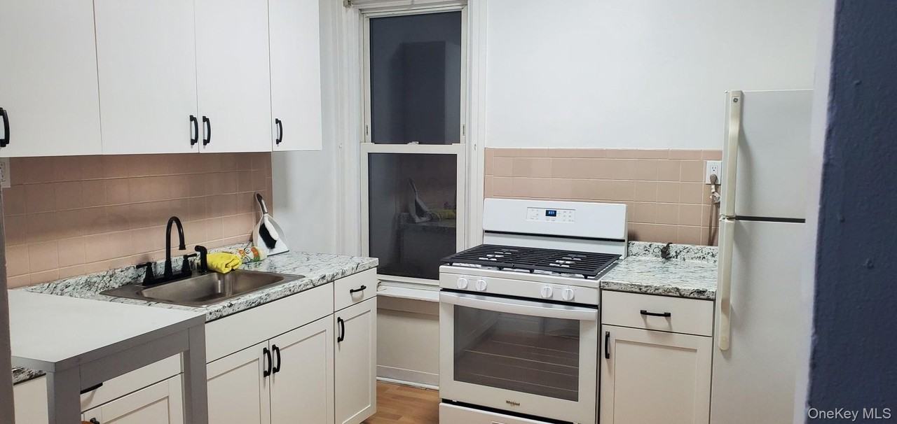 8633 76th St - Photo 2 of 13