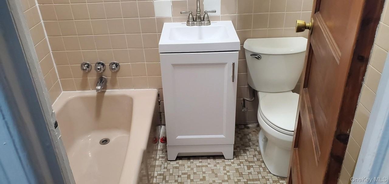 8633 76th St - Photo 5 of 13