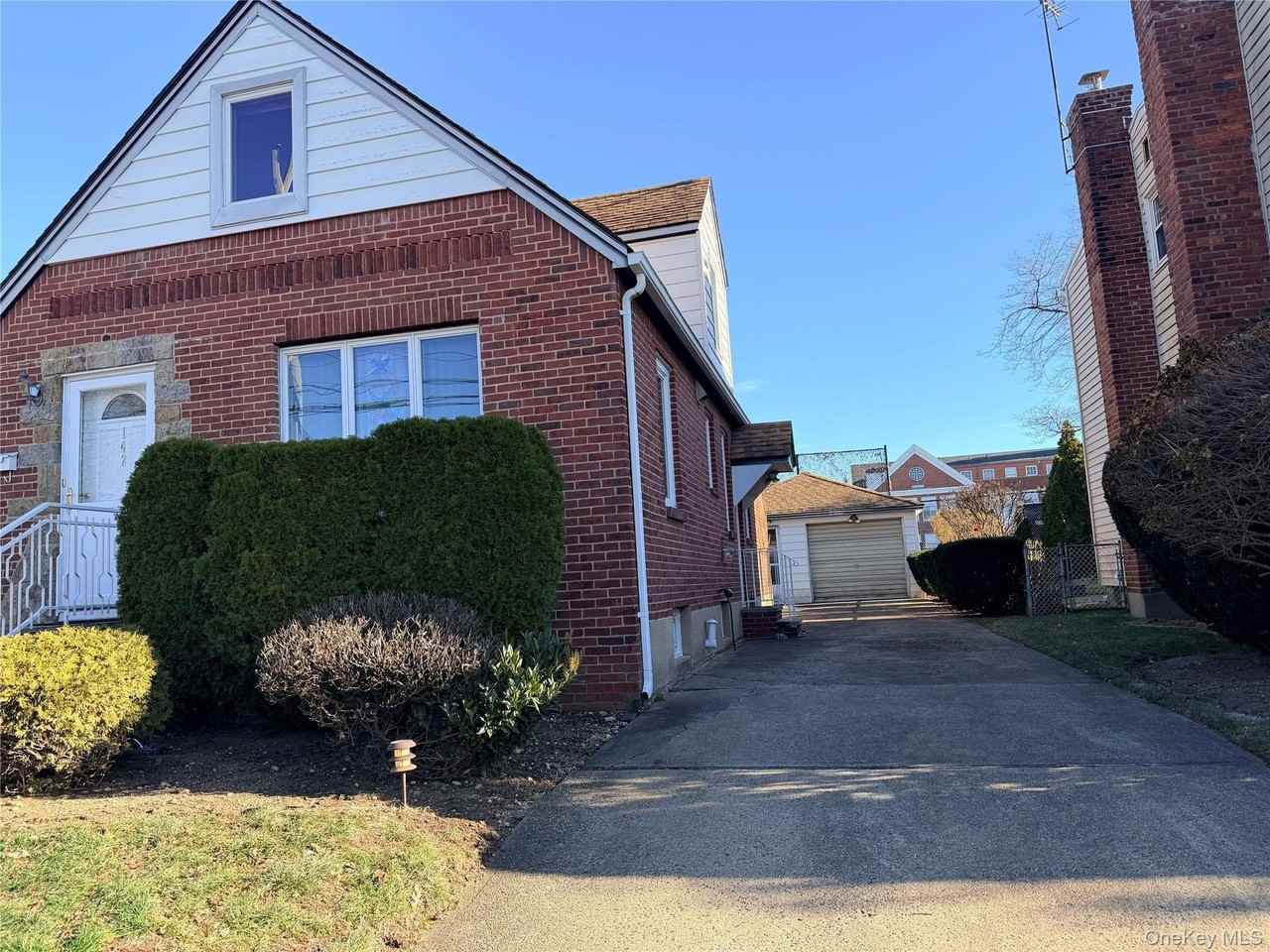 142 Kamda Blvd - Photo 2 of 23