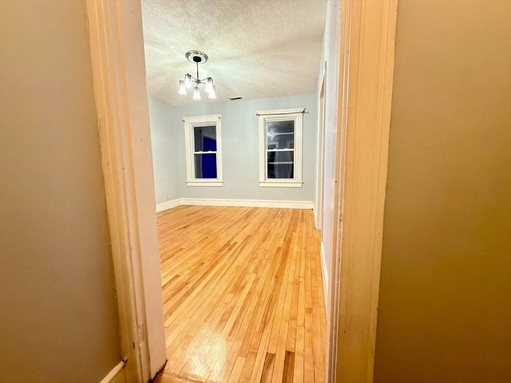 90 Vernon St Apt 3 #3 - Photo 4 of 29