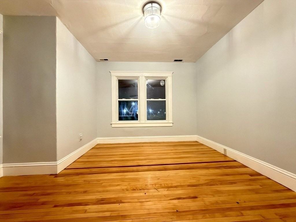 90 Vernon St Apt 3 #3 - Photo 5 of 29