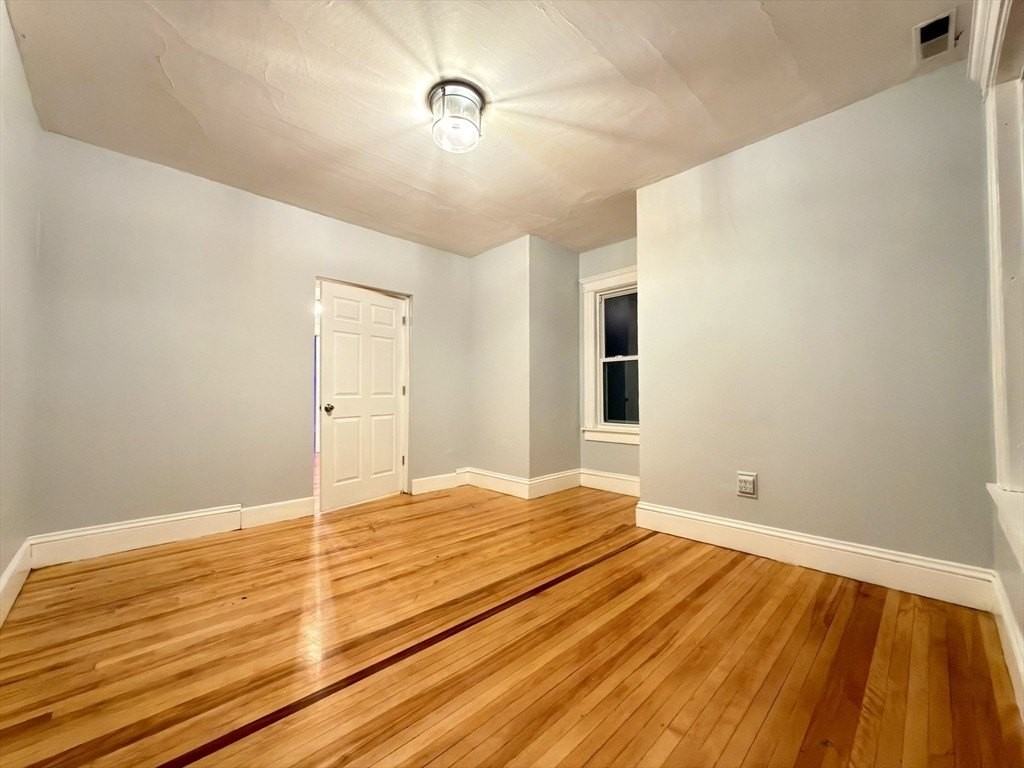 90 Vernon St Apt 3 #3 - Photo 6 of 29