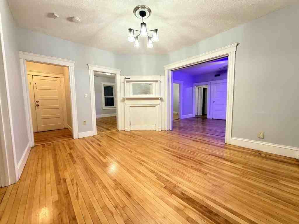 90 Vernon St Apt 3 #3 - Photo 7 of 29