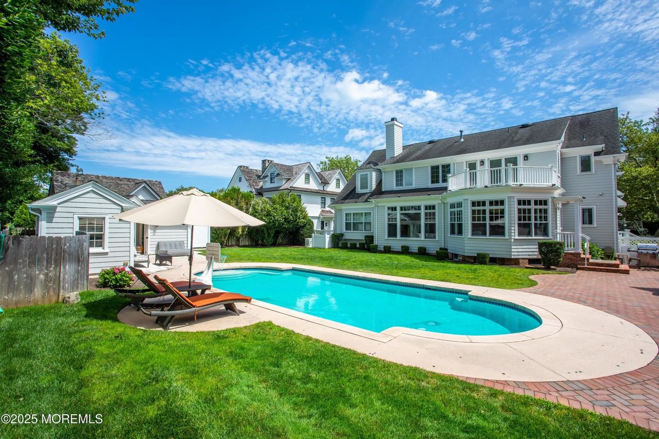 38 Vroom Ave - Photo 2 of 15