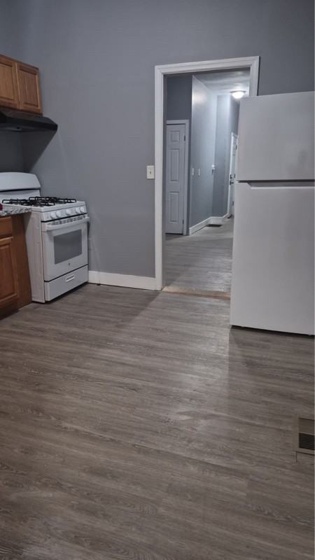 14 Dickinson St #2 - Photo 4 of 5