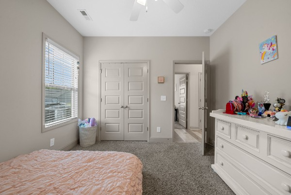 404 Veronica Ct - Photo 2 of 8