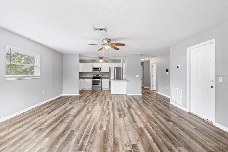 1925 34th Ave E - Photo 4 of 20