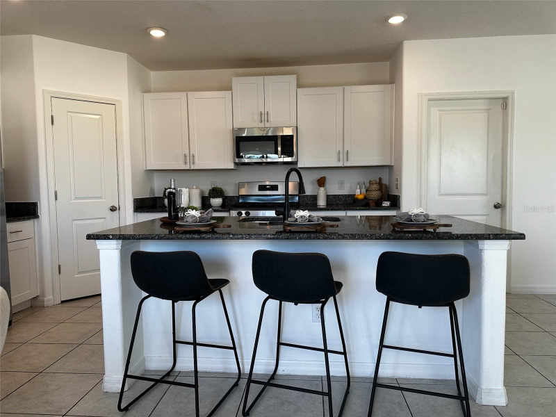 5213 Dandelion St - Photo 3 of 20