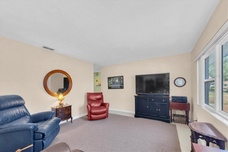 1824 Chateau Dr W - Photo 6 of 20