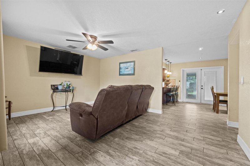 4906 Presidential St - Photo 6 of 20